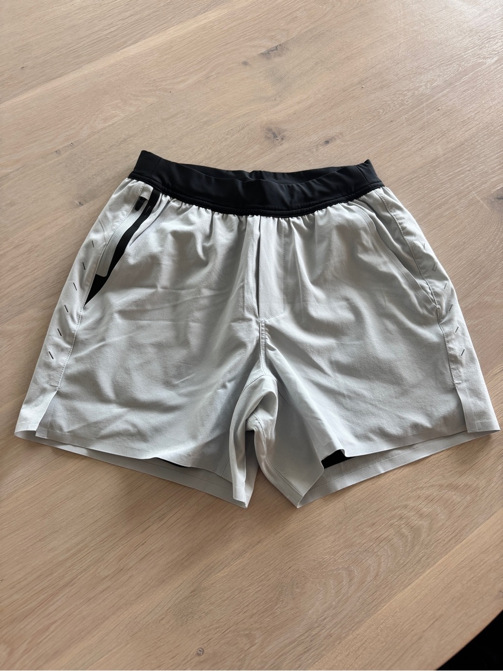 NEW small men’s Ten Thousand Interval short gray